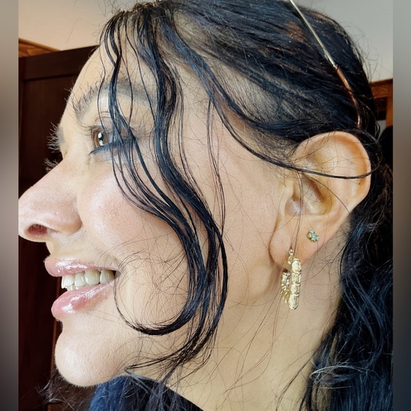 10K Gold Heart Hoops Earrings - Picture 5 of 5